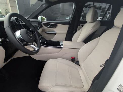 Used 2025 Mercedes-Benz GLC 350e 4MATIC image 15