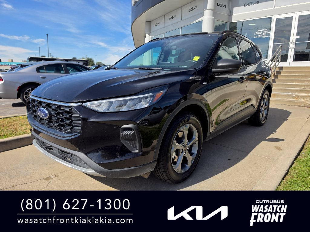 Used 2025 Ford Escape ST-Line AWD/4WD image 1