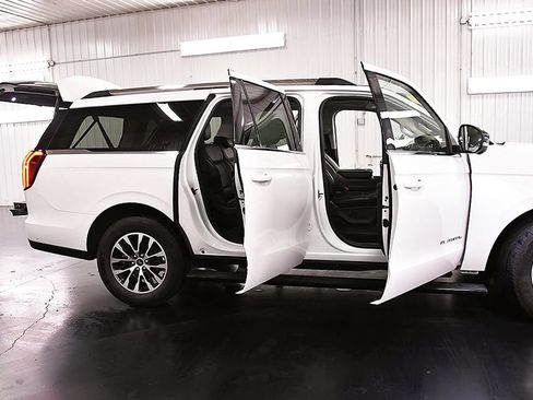 Used 2025 Ford Expedition Max Platinum AWD/4WD image 33
