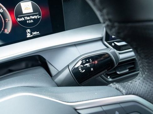 New 2026 Volkswagen Tiguan SE R-Line image 22