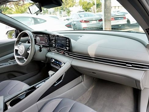 Used 2021 Hyundai Elantra SEL w/ Convenience Package image 10