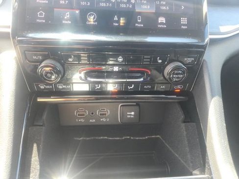 Used 2021 Jeep Grand Cherokee L Limited AWD/4WD image 36