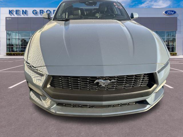 Used 2024 Ford Mustang Coupe RWD image 3