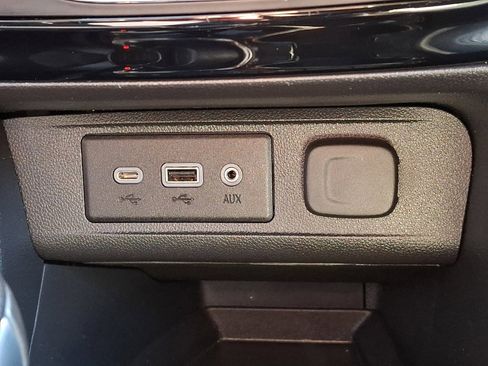 Used 2023 Buick Encore GX Preferred w/ Cold Weather Comfort Package FWD image 23