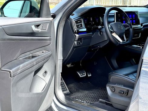 Used 2024 Volkswagen Atlas Cross Sport SEL Premium R-Line image 11