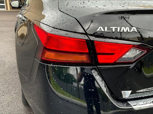 Used 2022 Nissan Altima 2.5 SV FWD image 22