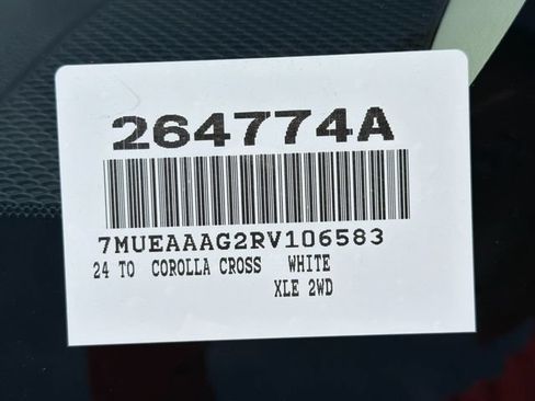 Used 2024 Toyota Corolla Cross XLE FWD image 32