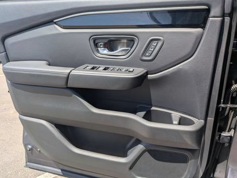 Used 2025 Honda Pilot Touring image 15