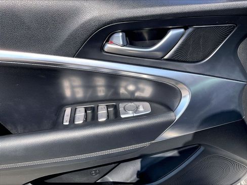 Used 2025 Genesis G70 2.5T AWD/4WD image 37