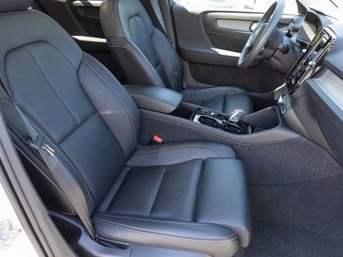 Used 2024 Volvo XC40 B5 Plus image 20