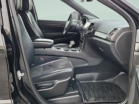 Used 2019 Jeep Grand Cherokee Altitude AWD/4WD image 10