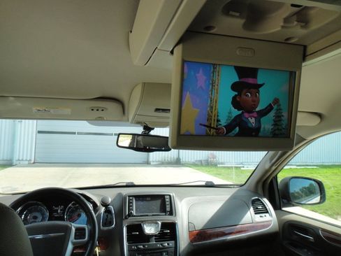 Used 2013 Chrysler Town & Country Touring-L w/ Entertainment Group #2 FWD image 14
