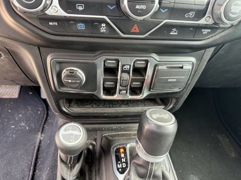 Used 2021 Jeep Wrangler Unlimited Sahara AWD/4WD image 17