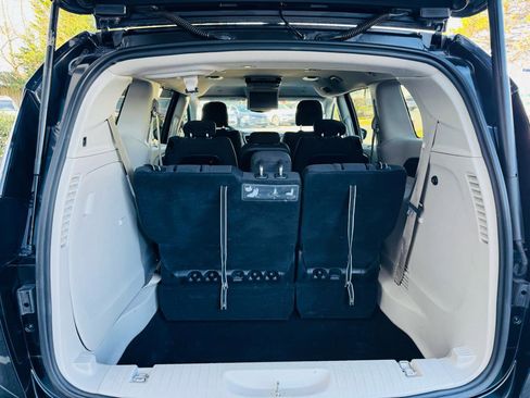 Used 2018 Chrysler Pacifica Touring Plus w/ Tire & Wheel Group image 19