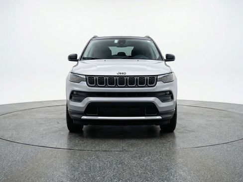 Used 2025 Jeep Compass Trailhawk image 1