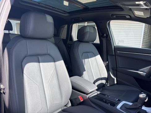 Used 2025 Audi Q3 2.0T Premium w/ Convenience Package image 16