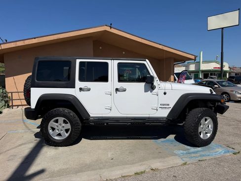 Used 2015 Jeep Wrangler Unlimited Sport w/ Quick Order Package 24S AWD/4WD image 2