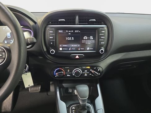 Used 2023 Kia Soul LX w/ LX Technology Package FWD image 17