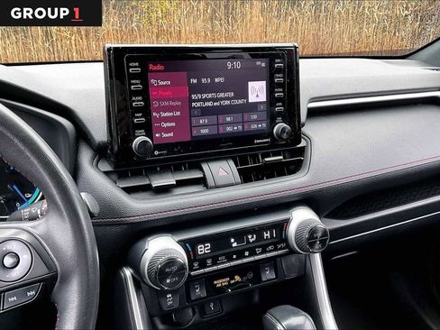 Used 2021 Toyota RAV4 SE image 6