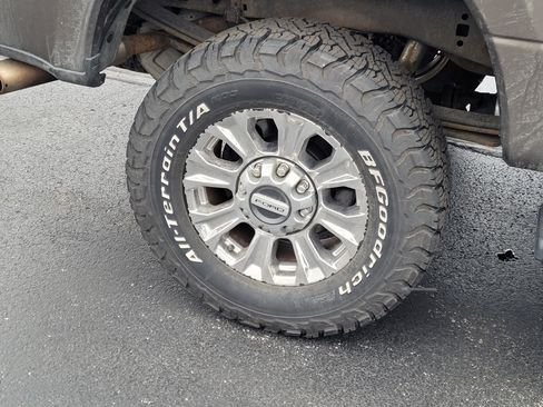 Used 2017 Ford F250 Lariat w/ Chrome Package image 10