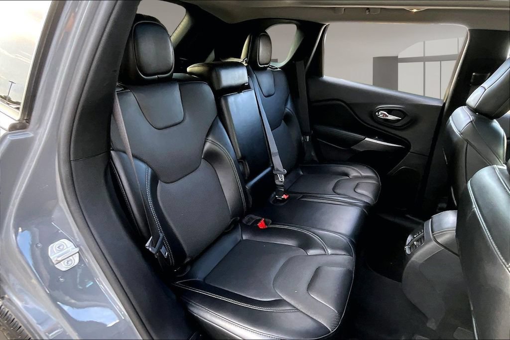 Used 2021 Jeep Cherokee Limited AWD/4WD image 29