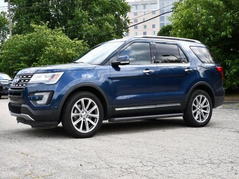 Used 2017 Ford Explorer Limited w/ Equipment Group 301A AWD/4WD image 3