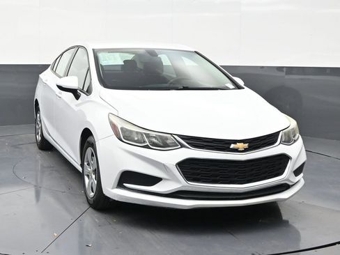Used 2017 Chevrolet Cruze LS FWD image 7