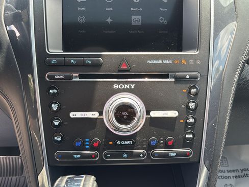 Used 2018 Ford Explorer Platinum AWD/4WD image 32