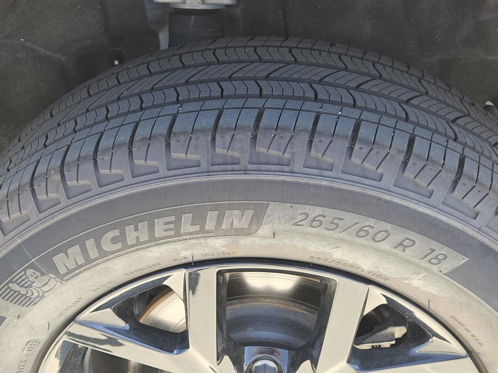 Used 2025 Jeep Grand Cherokee Altitude AWD/4WD image 44