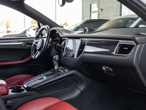 Certified 2017 Porsche Macan GTS image 45