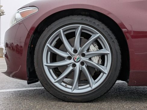 Used 2017 Alfa Romeo Giulia image 24