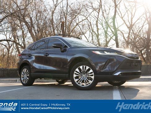 Used 2024 Toyota Venza XLE image 1