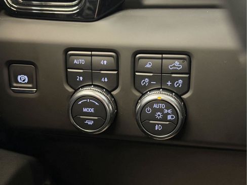 Used 2025 GMC Sierra 1500 AT4 w/ AT4 Premium Package AWD/4WD image 45