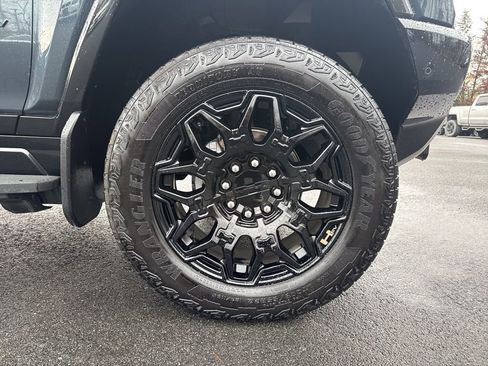 Used 2025 GMC Hummer EV 3X w/ LPO, Illumination Package image 9