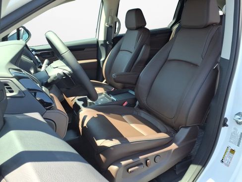 New 2026 Honda Odyssey Touring image 7