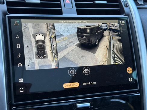 Certified 2025 Land Rover Discovery S AWD/4WD image 21