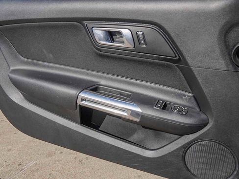 Used 2020 Ford Mustang Coupe image 23