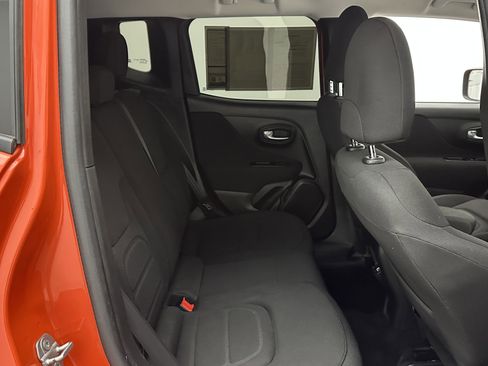 Used 2019 Jeep Renegade Latitude image 30
