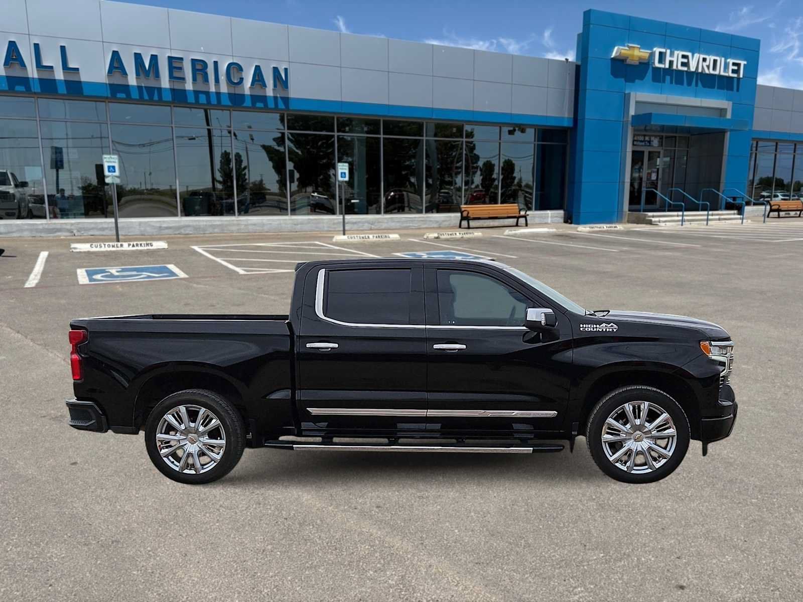 Used 2023 Chevrolet Silverado 1500 High Country w/ High Country Premium Package AWD/4WD image 9