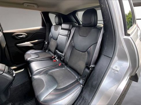 Used 2017 Jeep Cherokee Trailhawk AWD/4WD image 26