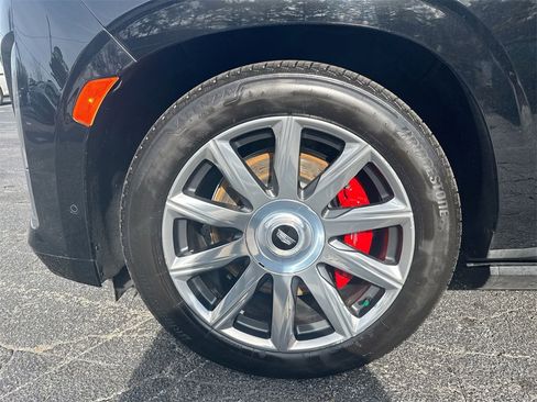 Used 2022 Cadillac Escalade ESV Premium Luxury Platinum image 12