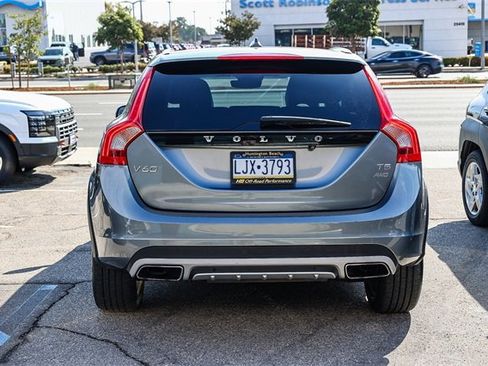 Used 2018 Volvo V60 T5 Cross Country w/ Convenience Package image 5
