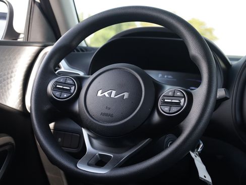 Used 2025 Kia Soul LX FWD image 7
