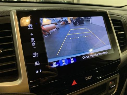 Used 2018 Honda Pilot Touring image 7