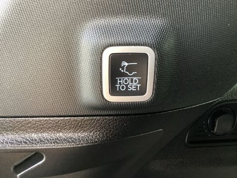 Used 2025 Jeep Grand Cherokee Altitude RWD image 17
