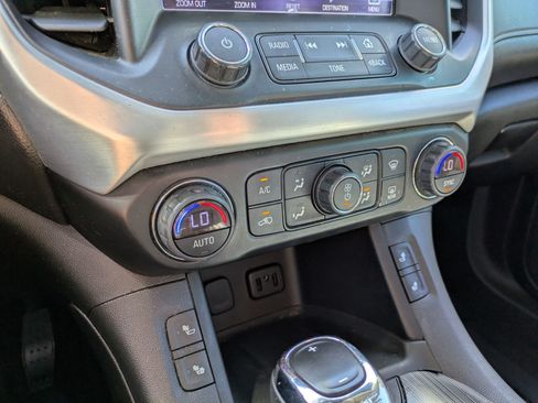 Used 2019 GMC Acadia SLT FWD image 20