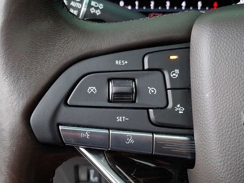 Used 2021 Cadillac Escalade Premium Luxury AWD/4WD image 19