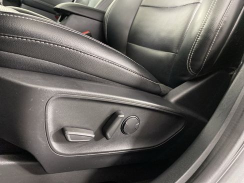 Used 2022 Ford Escape SEL image 18