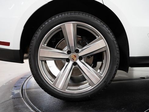 Used 2024 Porsche Macan image 22