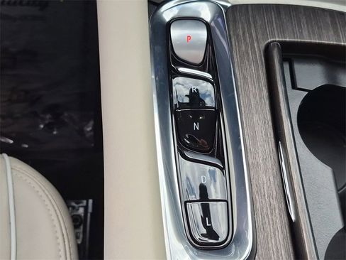 Used 2023 Buick Enclave Avenir w/ Avenir Technology Package image 20